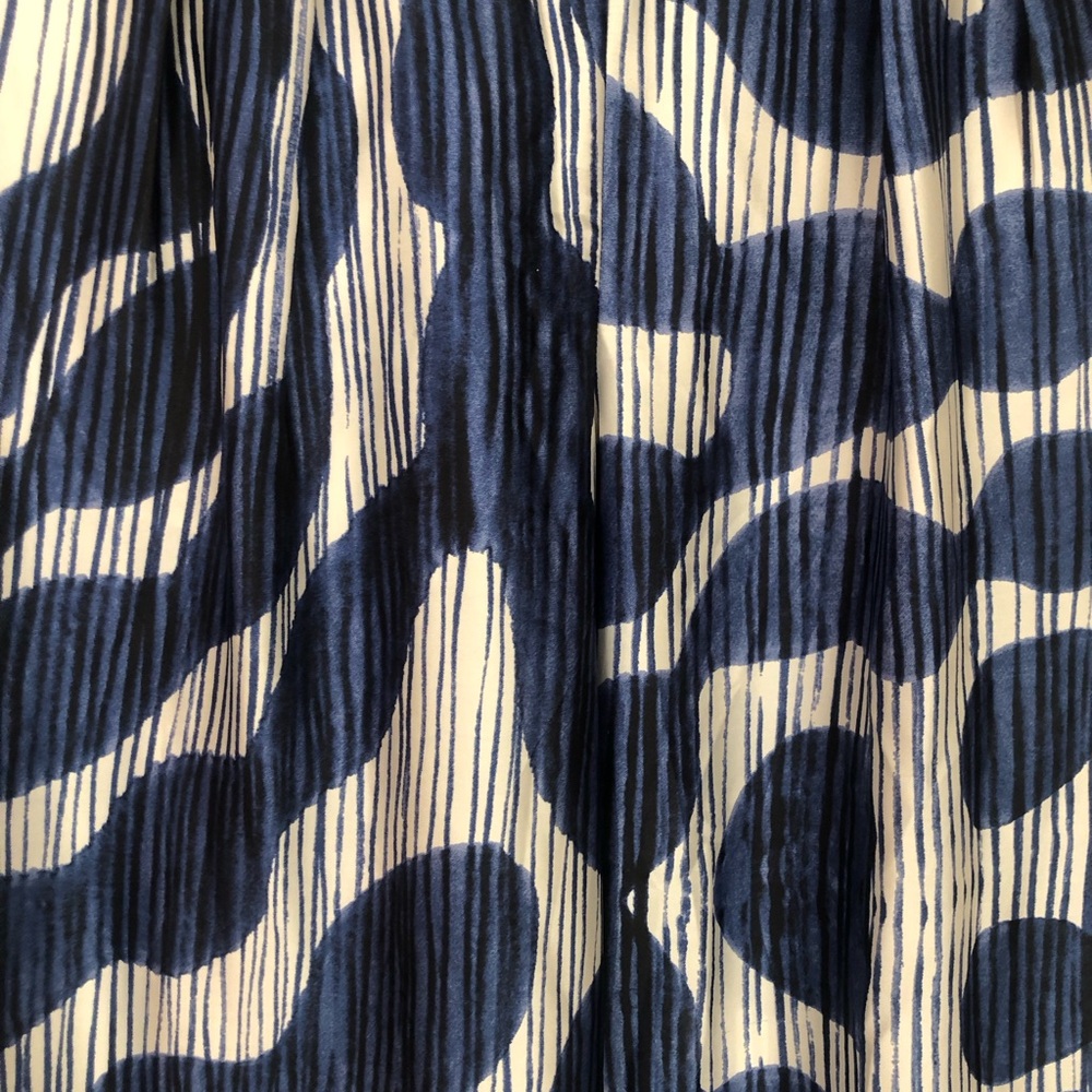 Banana Republic Navy and White Abstract Pleated Wide Leg Pants - Picture 2 of 4